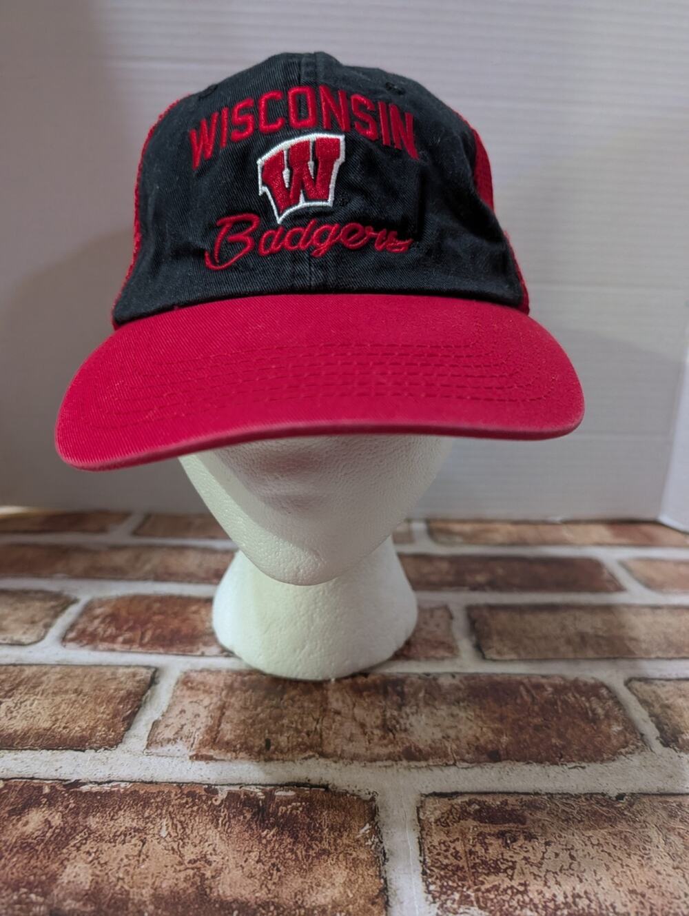 Wisconsin Badgers Snapback Hat Captivating Headwear Red Black Mesh Trucker Cap